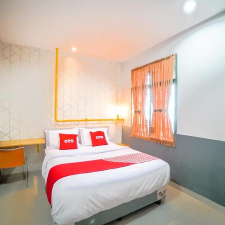 Capital O 90874 Millenium Inn 2 Medan Exterior photo